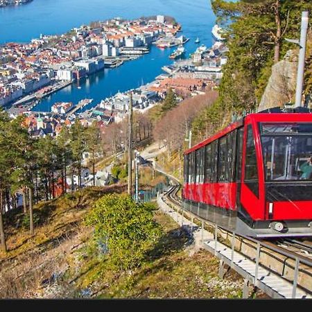 Sentrumsnaer Leilighet Med 3 Soverom. Bergen Bagian luar foto